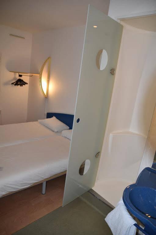 Ibis Budget Rochefort Экстерьер фото