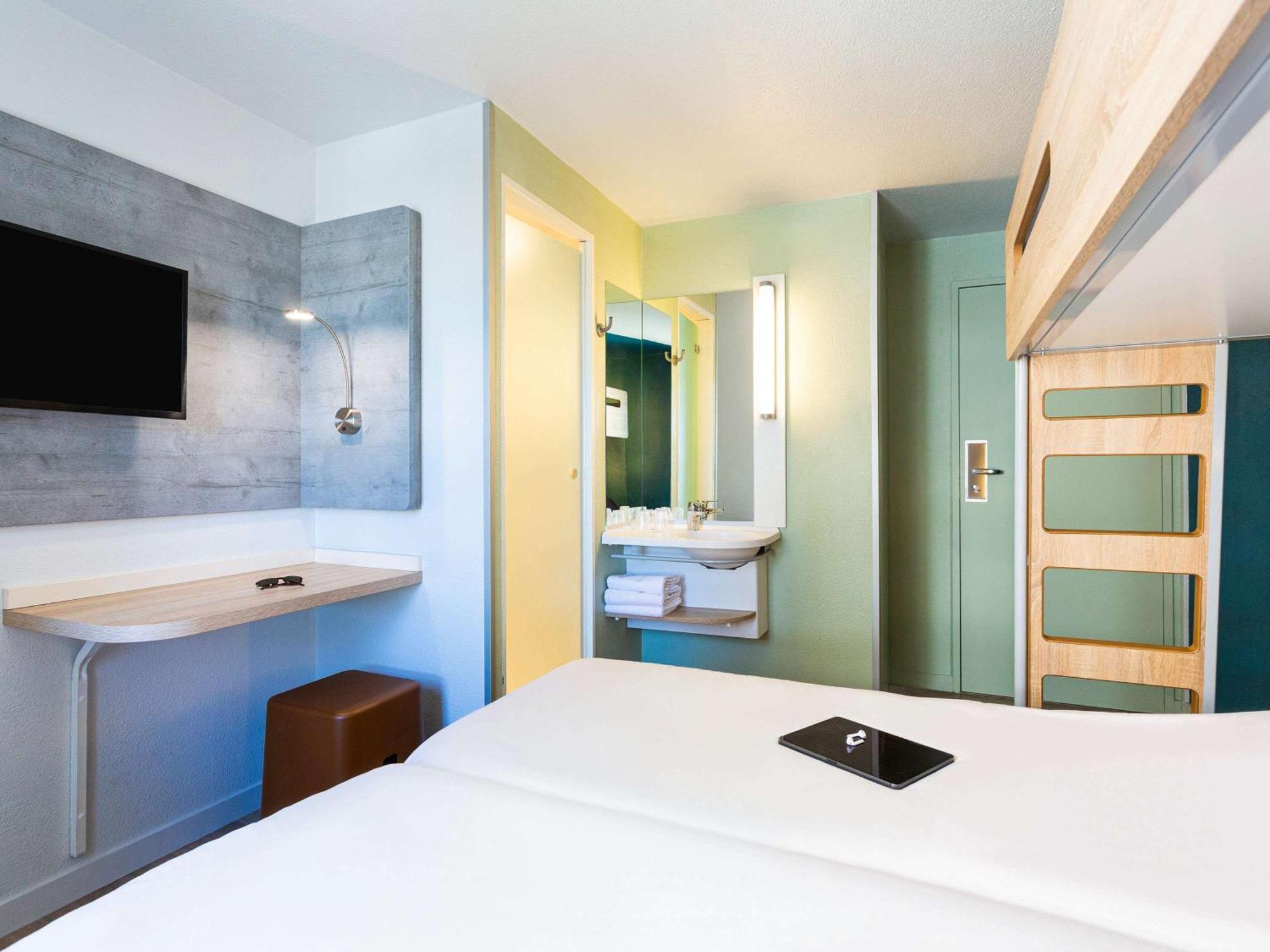 Ibis Budget Rochefort Экстерьер фото