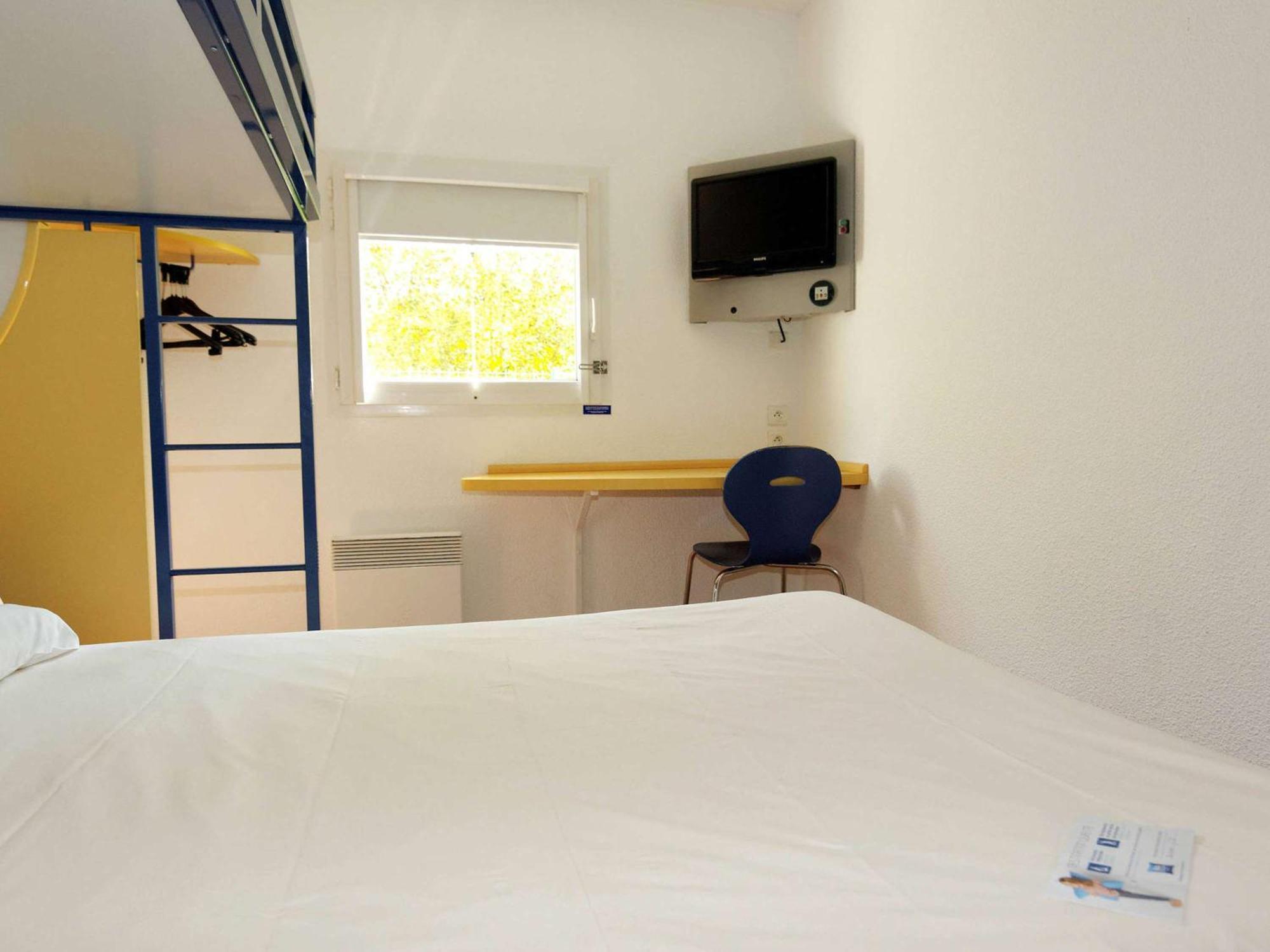 Ibis Budget Rochefort Экстерьер фото